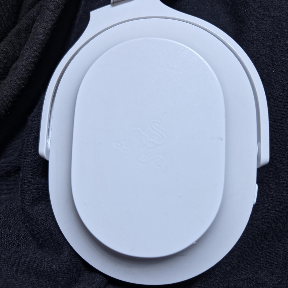 Razer Barracuda X (White) - FOR PARTS OR REPAIR - No Dongle/BT Issues - Picture 7 of 7